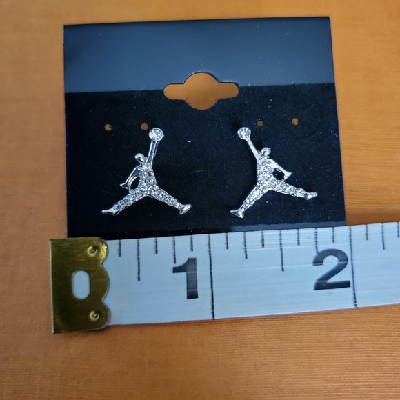 Jordan Earrings - Picture 2 of 2